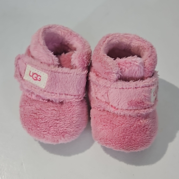 UGG Soft Pink Kids Slippers - Picture 1 of 7